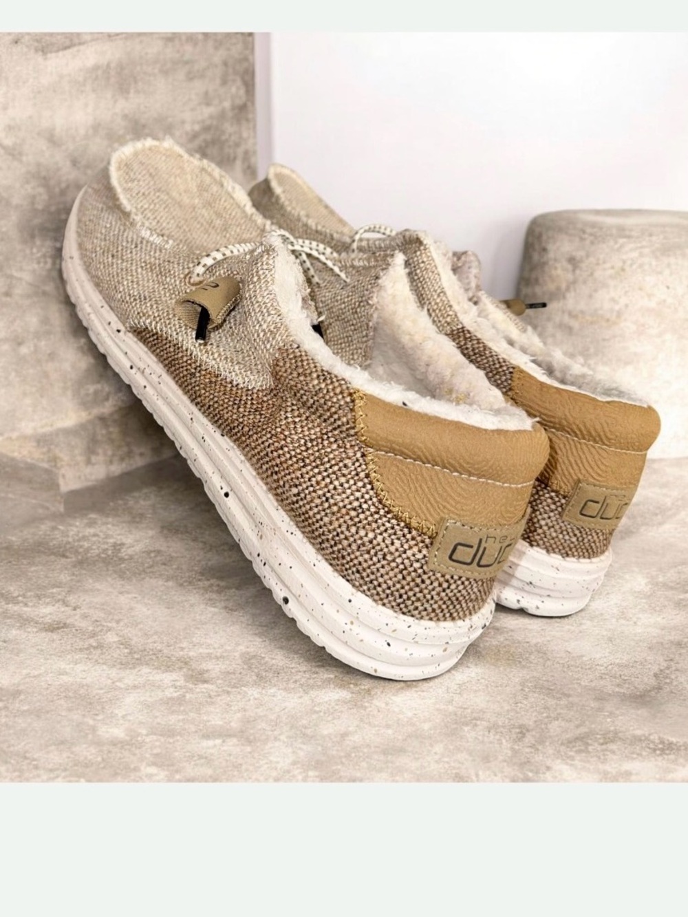 HEY DUDE WALLY STITCH slip on loafers men’s size 9